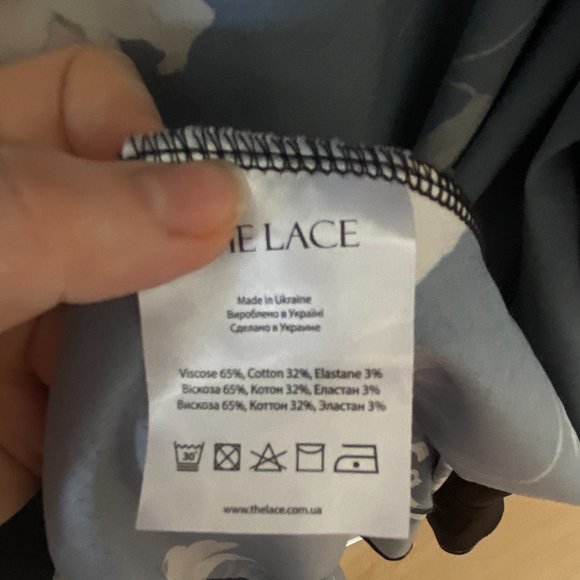 Elegant Black Dress with Romantic Details - Picture 5 of 5